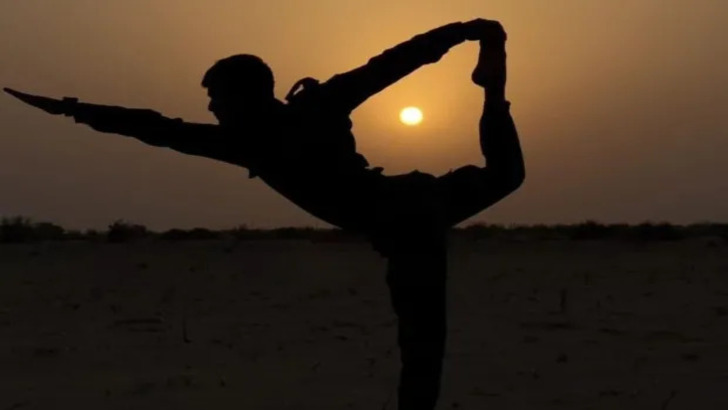 https://salarnews.in/public/uploads/images/newsimages/maannewsimage20062025_200259_GALLERY-YOGA-3 (1).jpg
